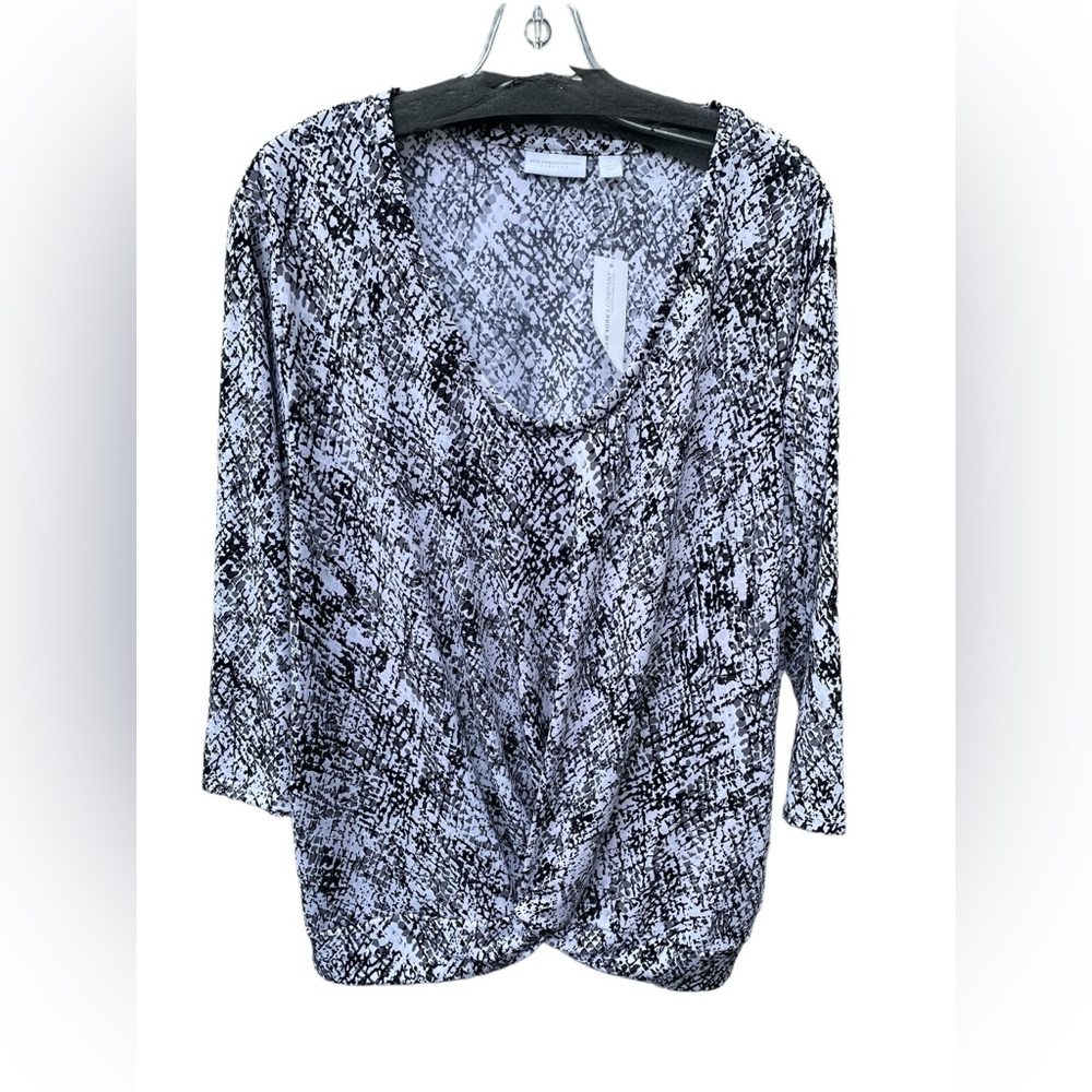 New York & Company White Scope Neck Reptile Print 3/4 length Sleeve